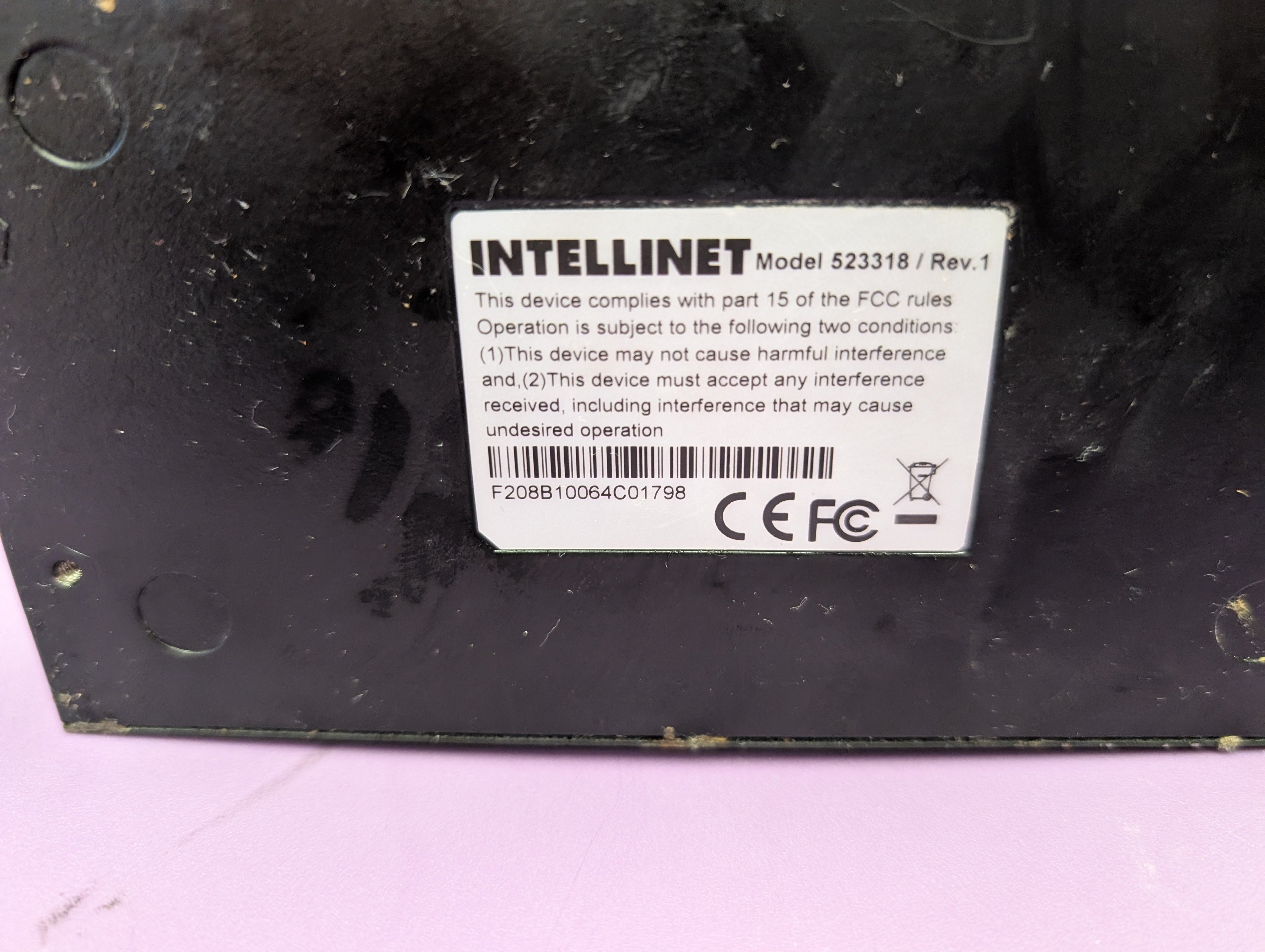 INTELLINET 8-PORT Fast Ethernet Switch